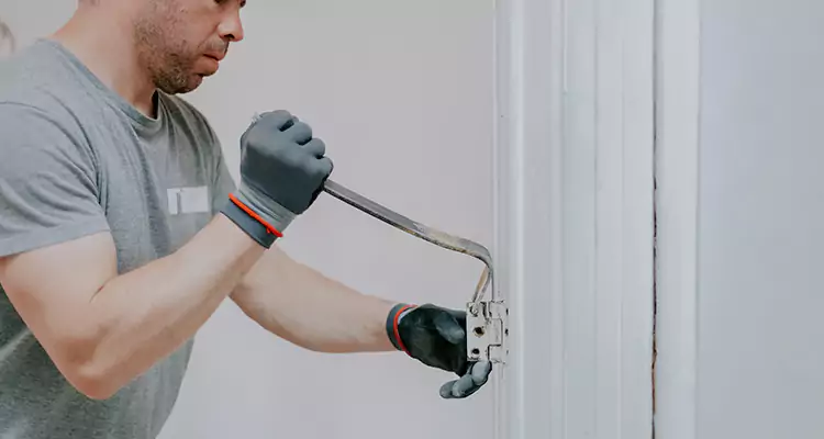Cracked Door Jamb Repair in Miami Gardens, FL