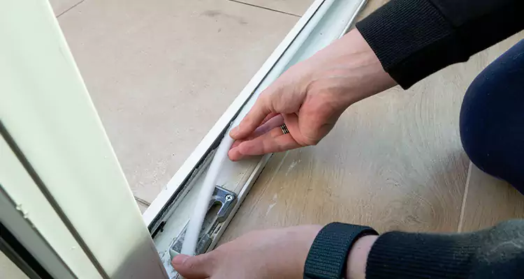 Garage Door Off Track Repair in Miami Gardens, FL