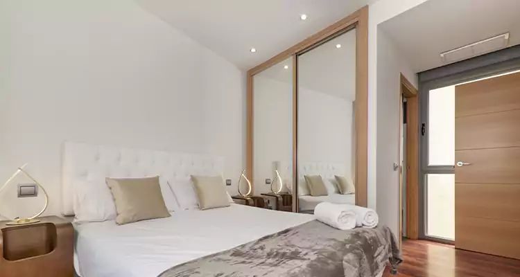 Sliding Wardrobe Door Mirror Replacement in Miami Gardens, FL